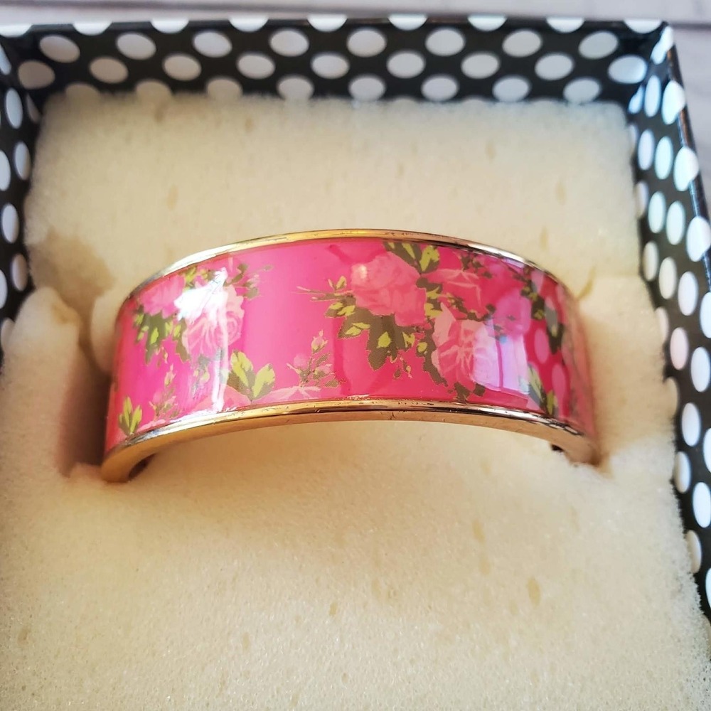 Betsey Johnson Pink Floral Rose Enamel Gold Tone Hinge Bangle Bracelet with Box